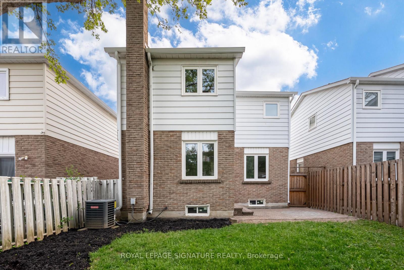 36 Denlow Drive, Brampton (Fletcher's West), Ontario  L6Y 2L4 - Photo 38 - W12385440