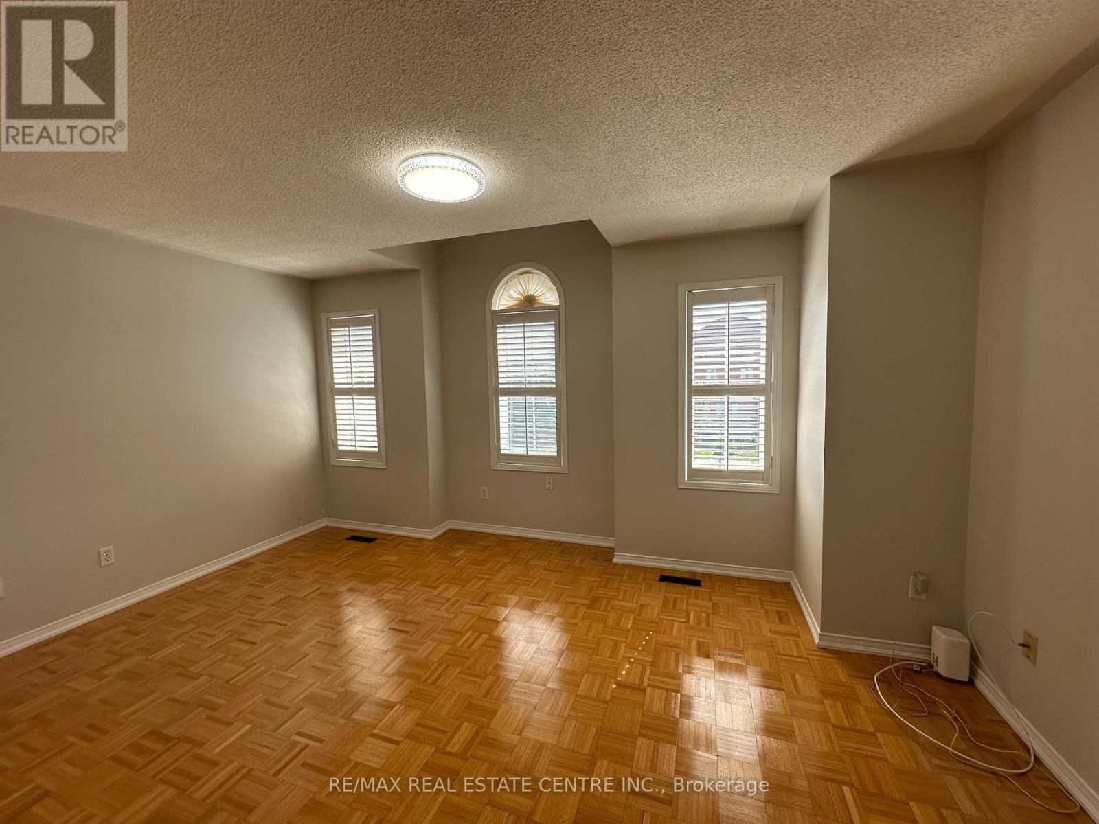 7193 Magistrate Terrace, Mississauga, Ontario  L5W 1T6 - Photo 12 - W12385445
