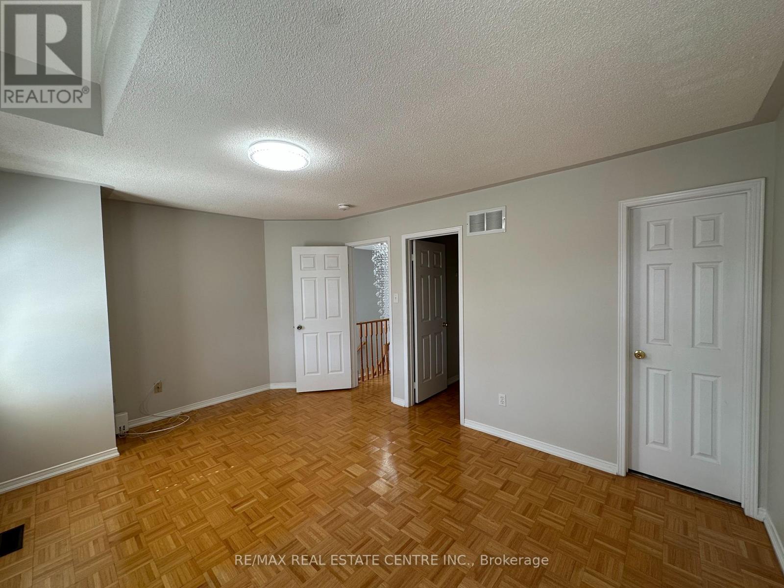 7193 Magistrate Terrace, Mississauga, Ontario  L5W 1T6 - Photo 13 - W12385445
