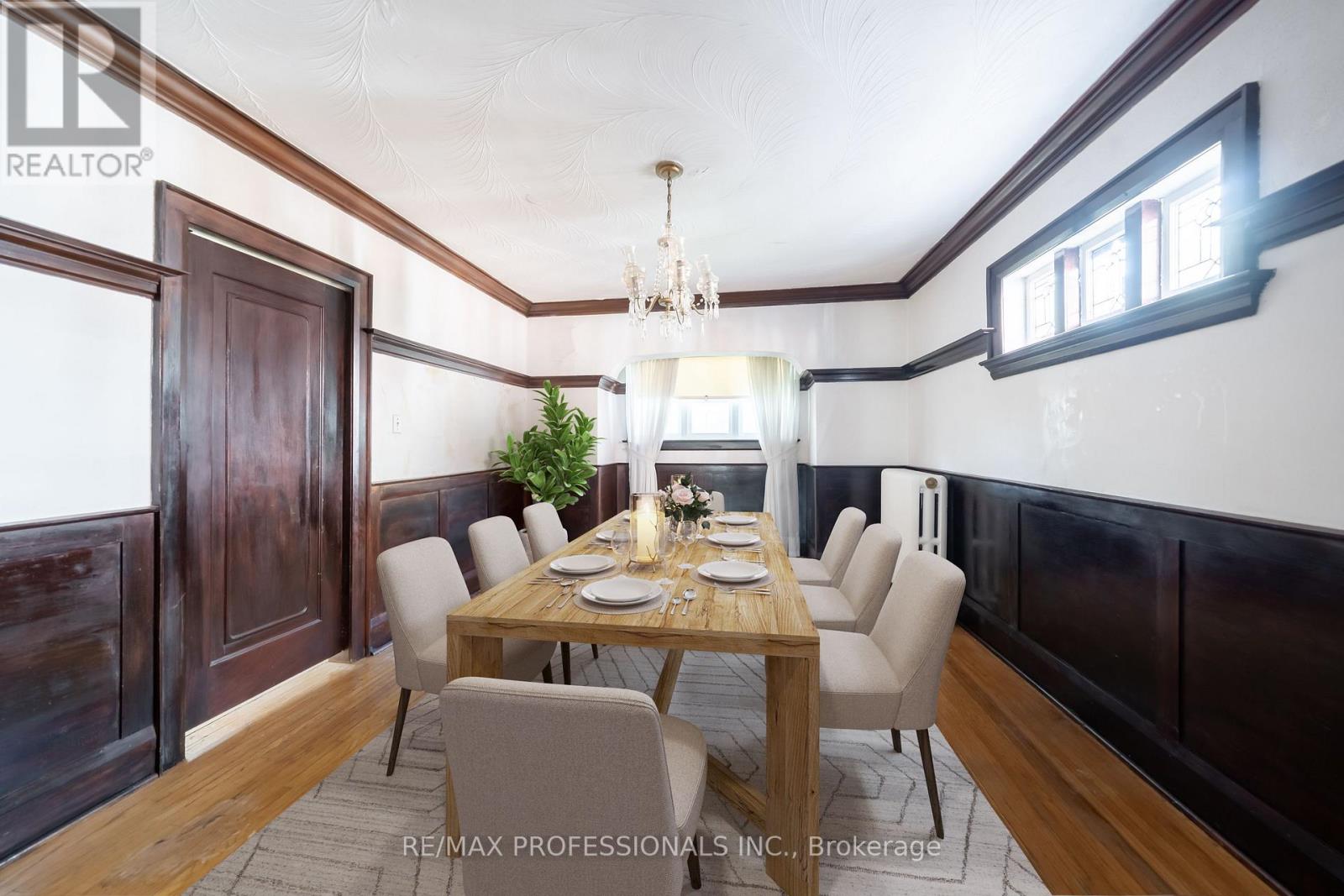 24 Queens Avenue, Toronto (Mimico), Ontario  M8V 2N1 - Photo 10 - W12385446