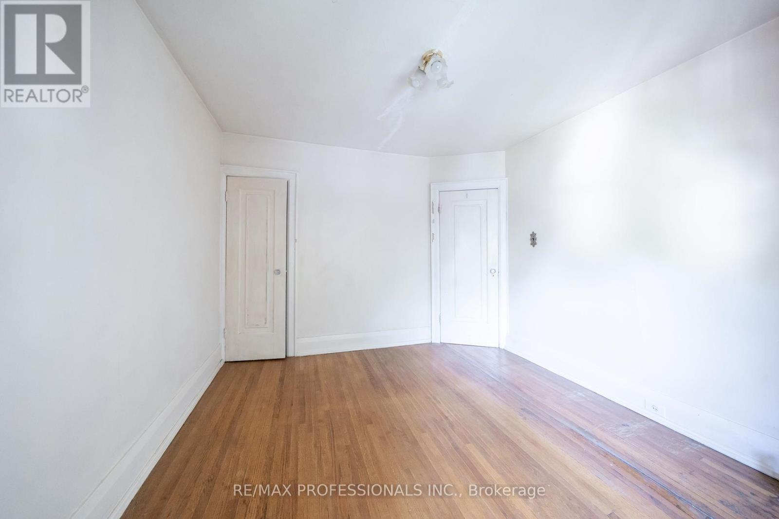 24 Queens Avenue, Toronto (Mimico), Ontario  M8V 2N1 - Photo 24 - W12385446