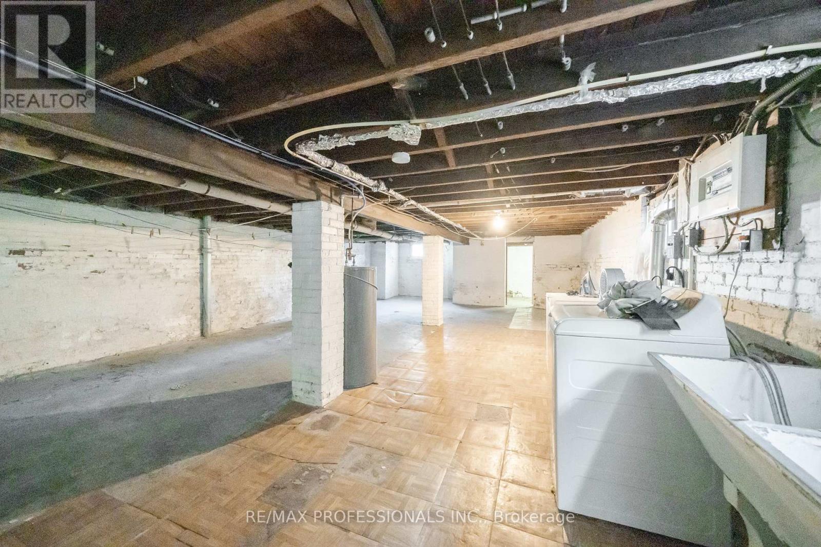 24 Queens Avenue, Toronto (Mimico), Ontario  M8V 2N1 - Photo 29 - W12385446