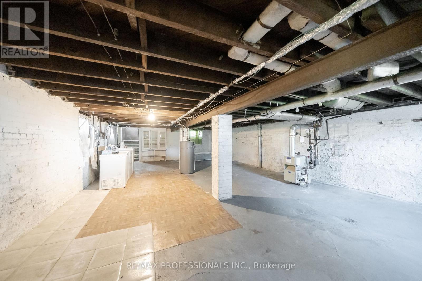 24 Queens Avenue, Toronto (Mimico), Ontario  M8V 2N1 - Photo 30 - W12385446