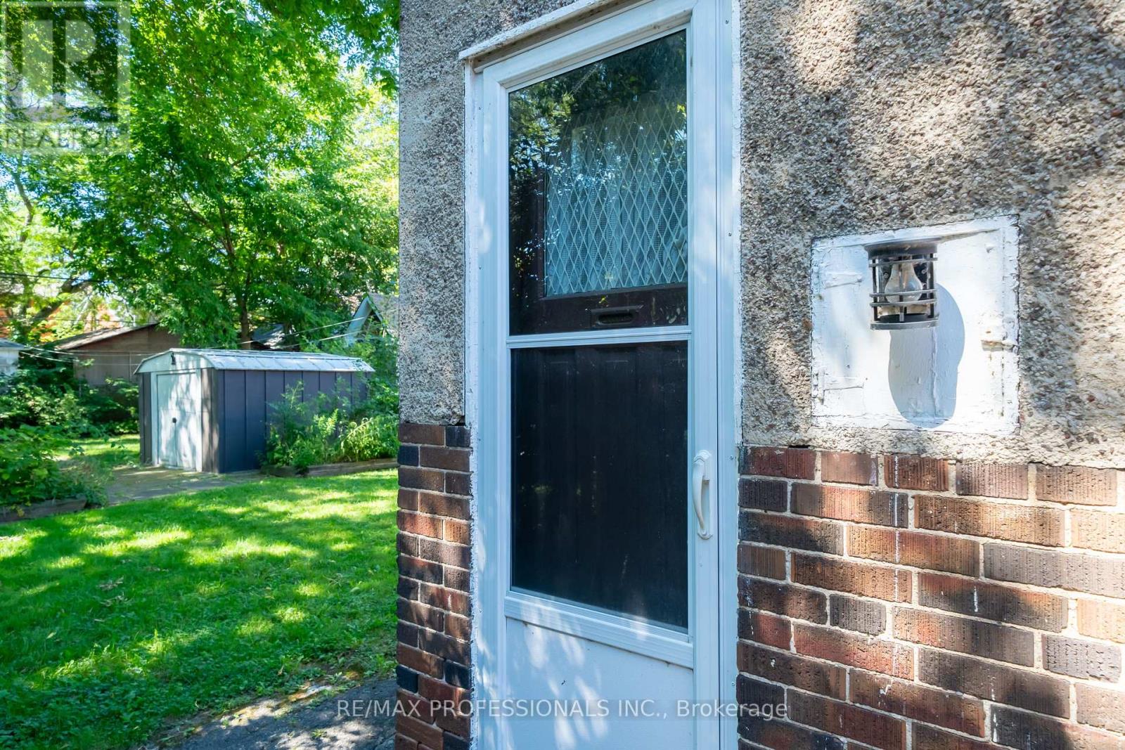 24 Queens Avenue, Toronto (Mimico), Ontario  M8V 2N1 - Photo 31 - W12385446