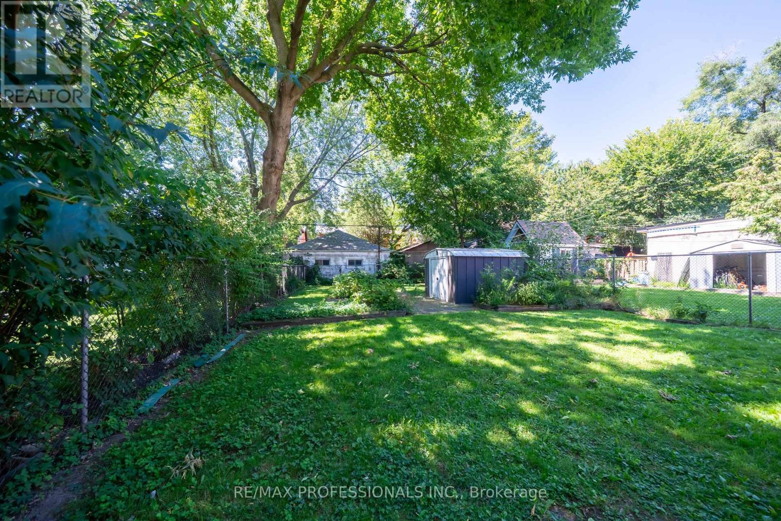 24 Queens Avenue, Toronto (Mimico), Ontario  M8V 2N1 - Photo 32 - W12385446