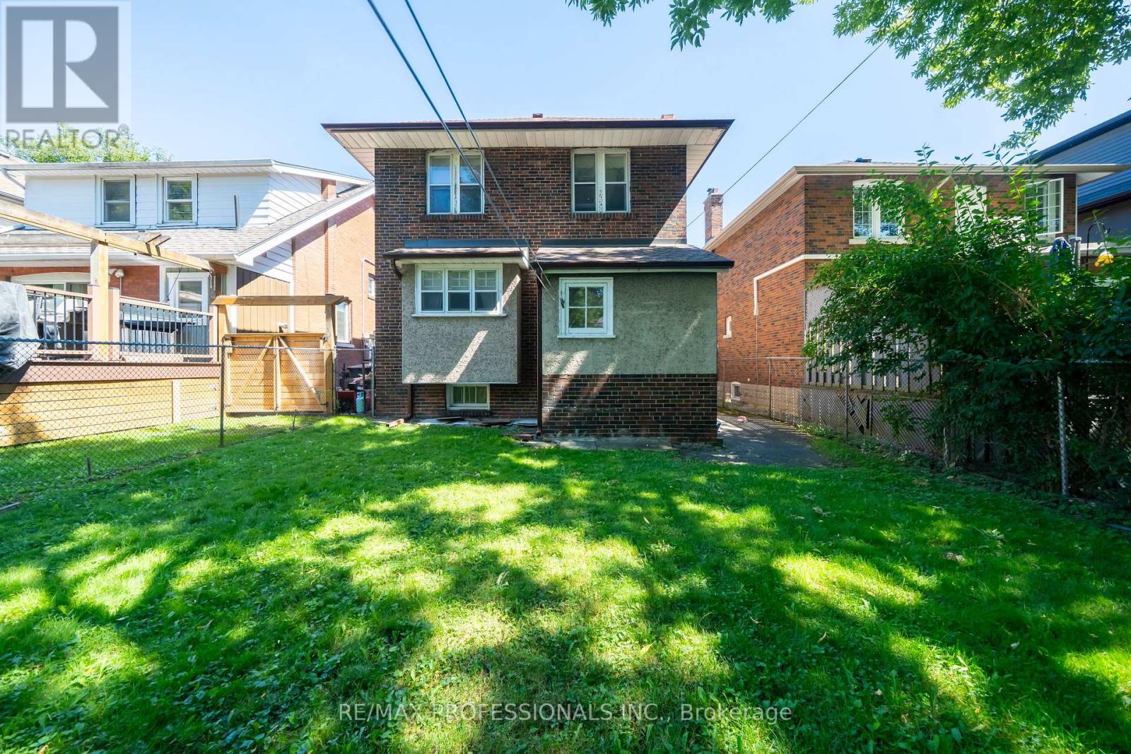 24 Queens Avenue, Toronto (Mimico), Ontario  M8V 2N1 - Photo 33 - W12385446
