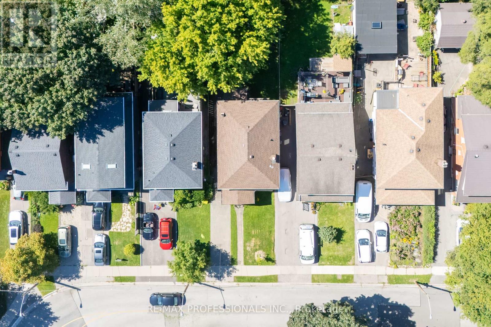 24 Queens Avenue, Toronto (Mimico), Ontario  M8V 2N1 - Photo 38 - W12385446