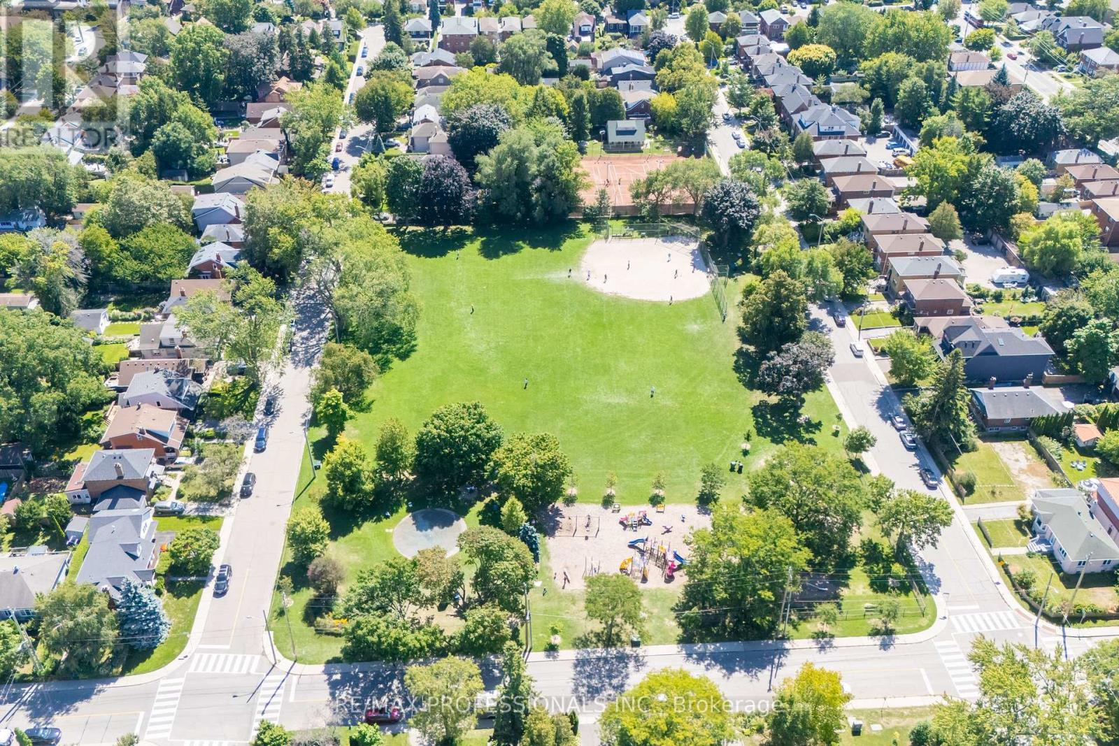 24 Queens Avenue, Toronto (Mimico), Ontario  M8V 2N1 - Photo 44 - W12385446
