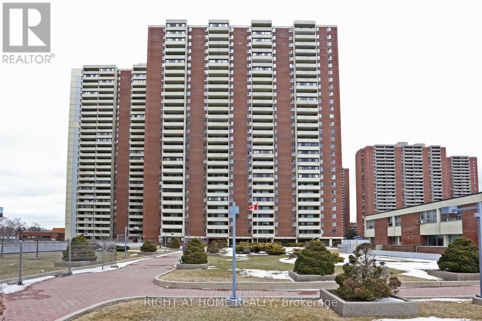 717 - 5 Massey Square, Toronto (Crescent Town), Ontario  M4C 5L6 - Photo 1 - E12385466