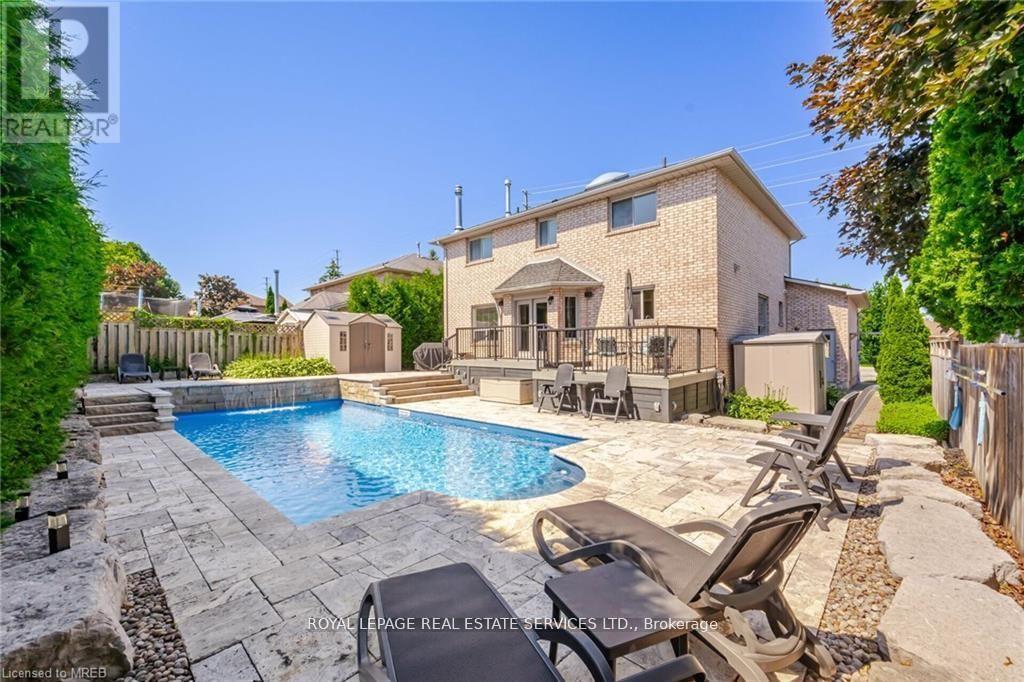 125 Ferndale Drive S, Barrie (Ardagh), Ontario  L4N 6Y6 - Photo 1 - S12385501