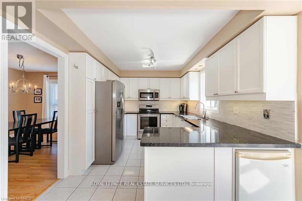 125 Ferndale Drive S, Barrie (Ardagh), Ontario  L4N 6Y6 - Photo 13 - S12385501