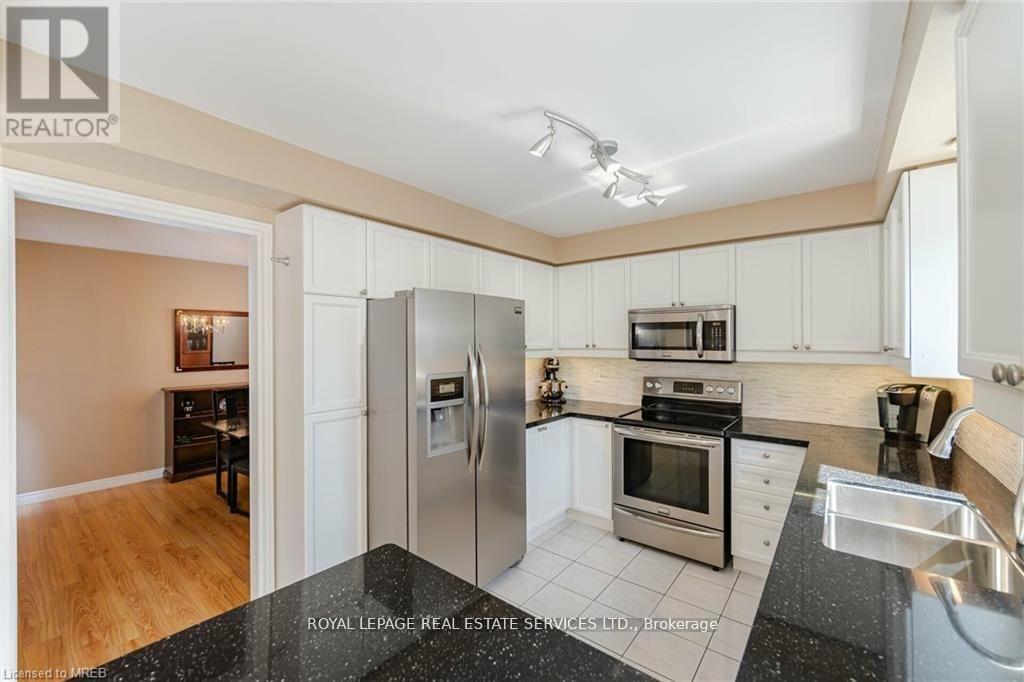125 Ferndale Drive S, Barrie (Ardagh), Ontario  L4N 6Y6 - Photo 14 - S12385501