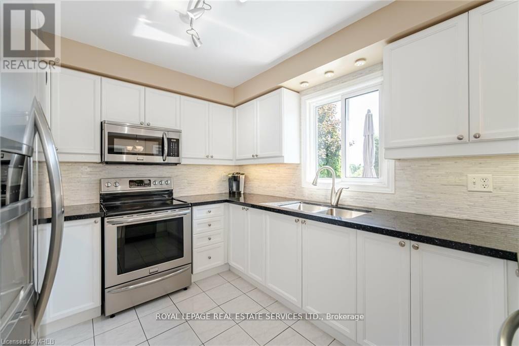 125 Ferndale Drive S, Barrie (Ardagh), Ontario  L4N 6Y6 - Photo 15 - S12385501