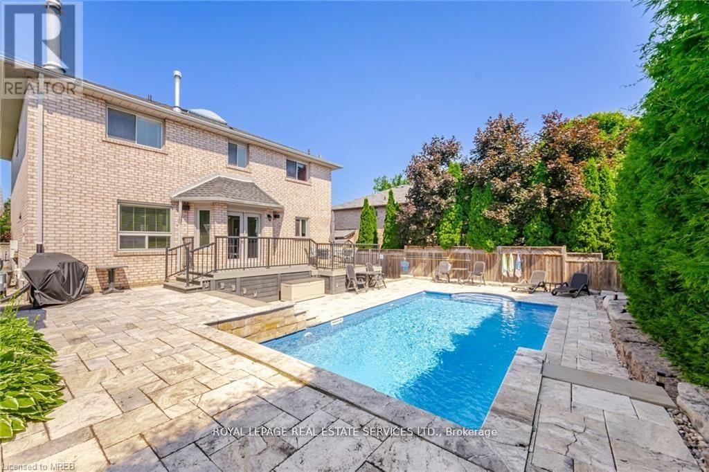 125 Ferndale Drive S, Barrie (Ardagh), Ontario  L4N 6Y6 - Photo 3 - S12385501