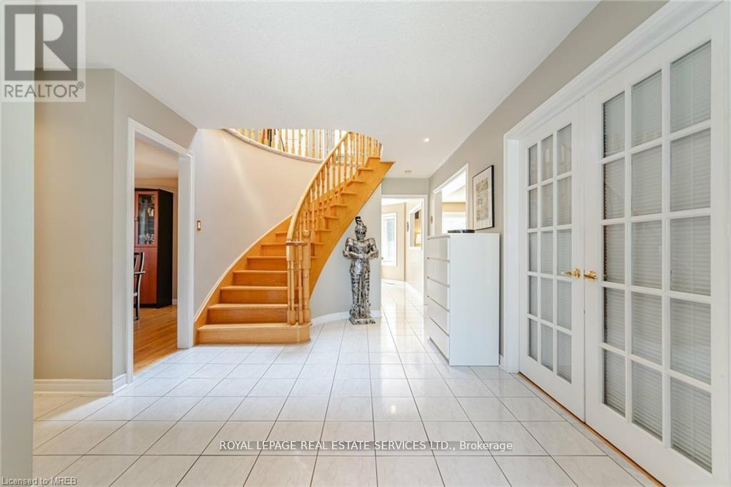 125 Ferndale Drive S, Barrie (Ardagh), Ontario  L4N 6Y6 - Photo 7 - S12385501
