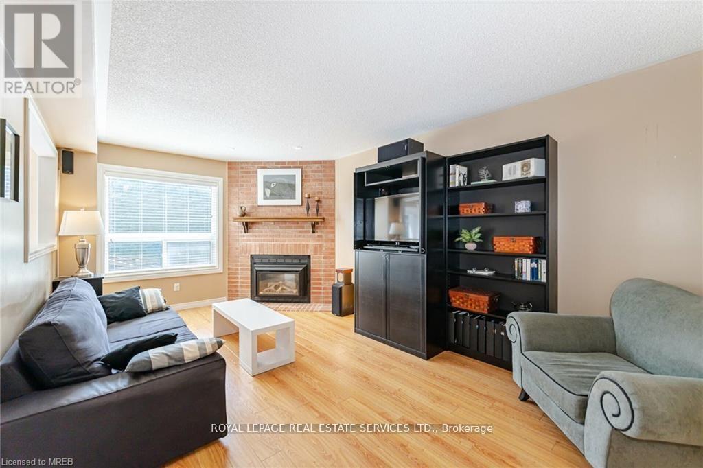 125 Ferndale Drive S, Barrie (Ardagh), Ontario  L4N 6Y6 - Photo 9 - S12385501