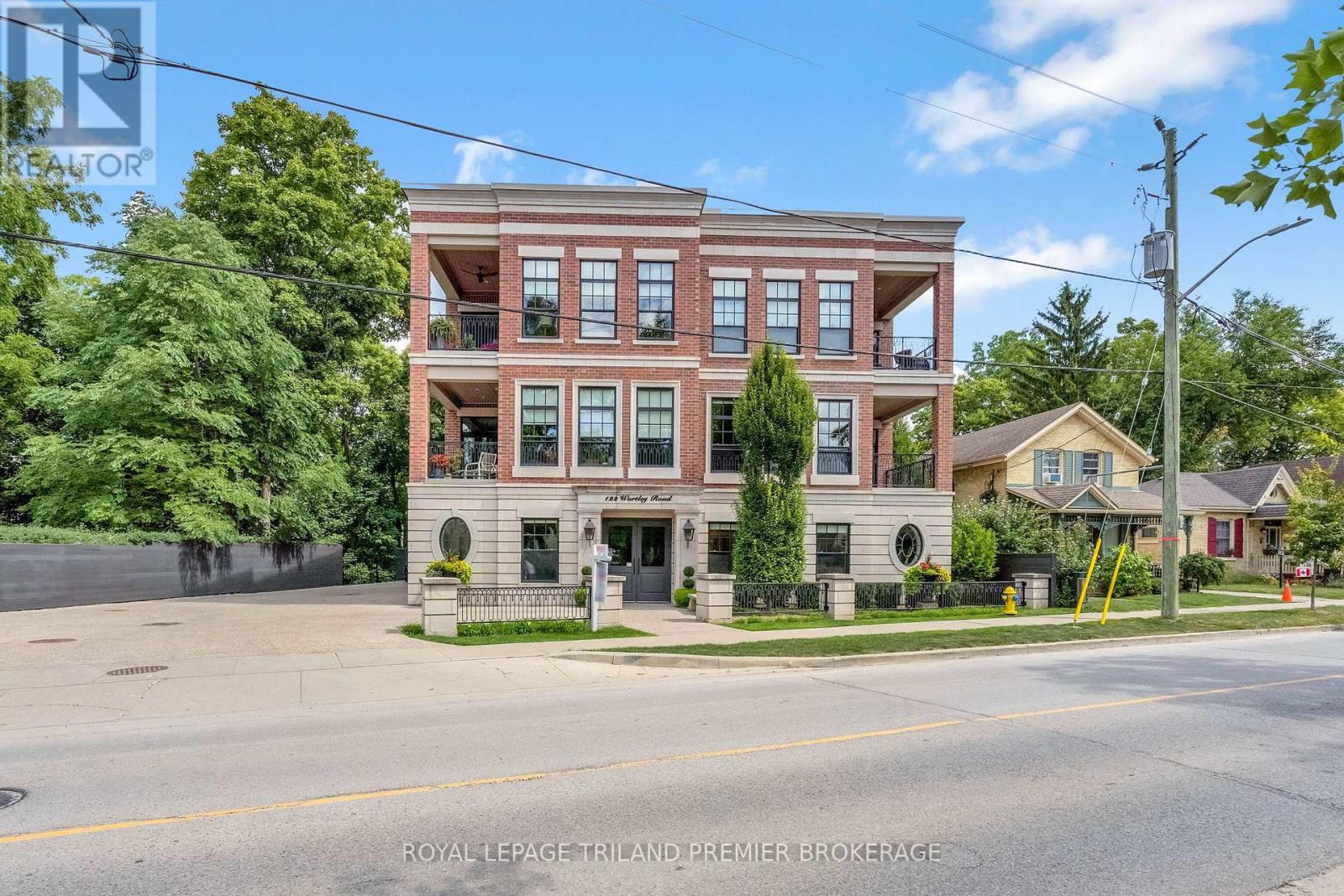 202 - 122 Wortley Road, London South (South F), Ontario  N6C 3N8 - Photo 1 - X12385548