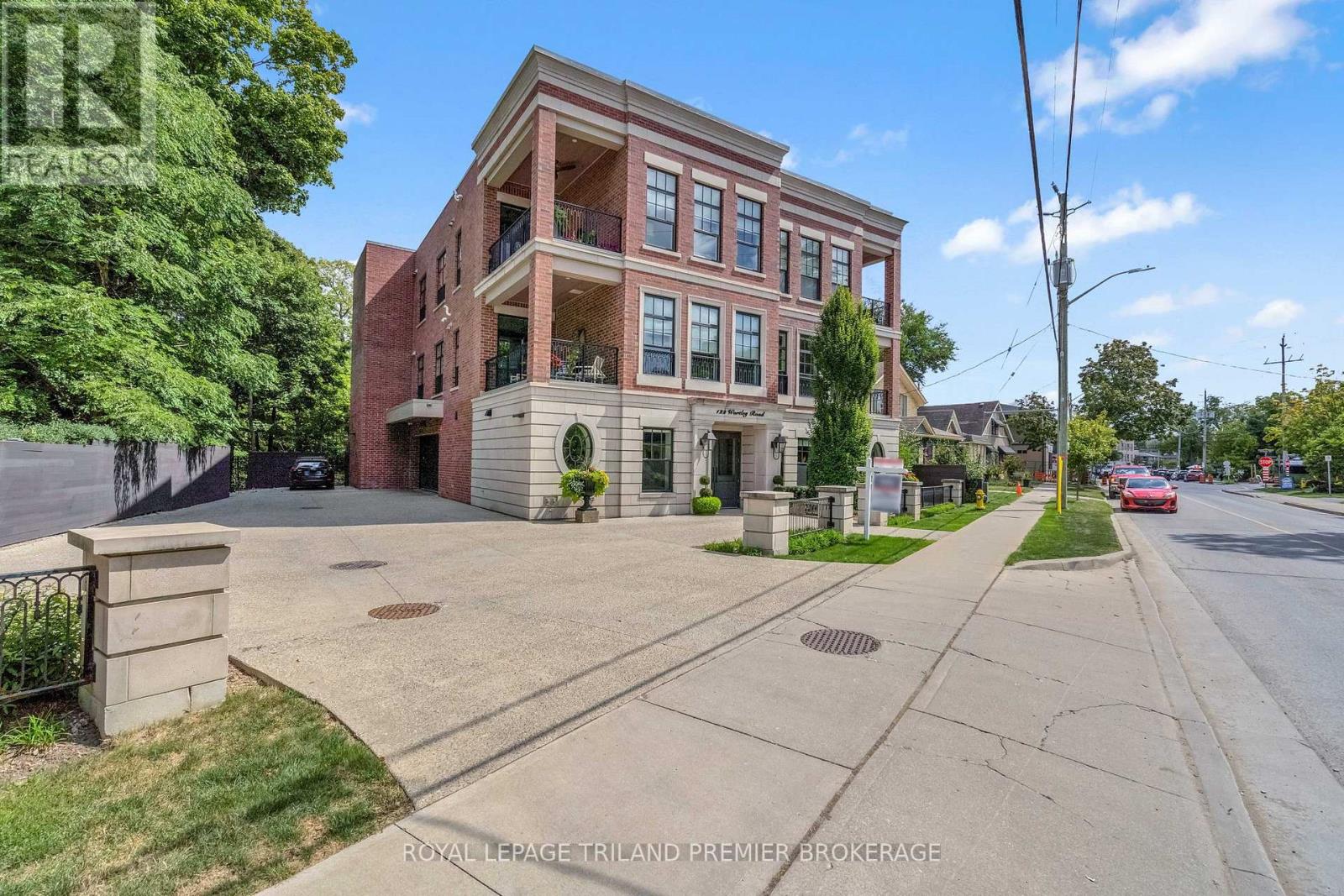 202 - 122 Wortley Road, London South (South F), Ontario  N6C 3N8 - Photo 2 - X12385548
