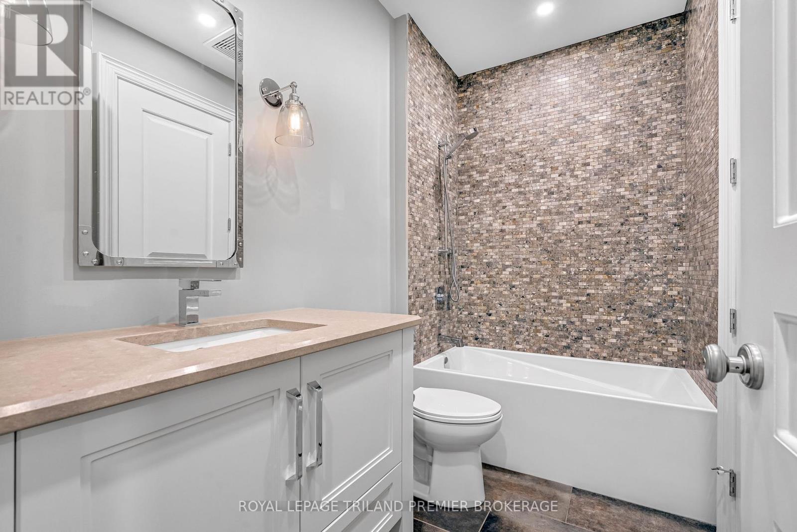 202 - 122 Wortley Road, London South (South F), Ontario  N6C 3N8 - Photo 31 - X12385548