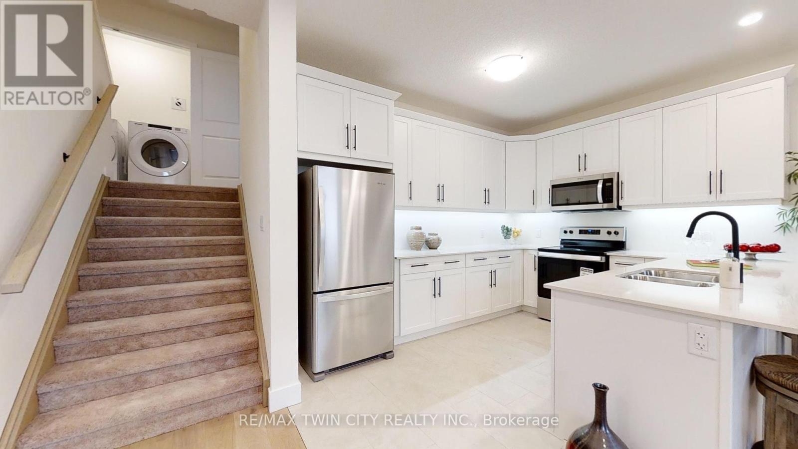 947 Deveron Crescent, London South (South J), Ontario  N5X 3X4 - Photo 9 - X12385536