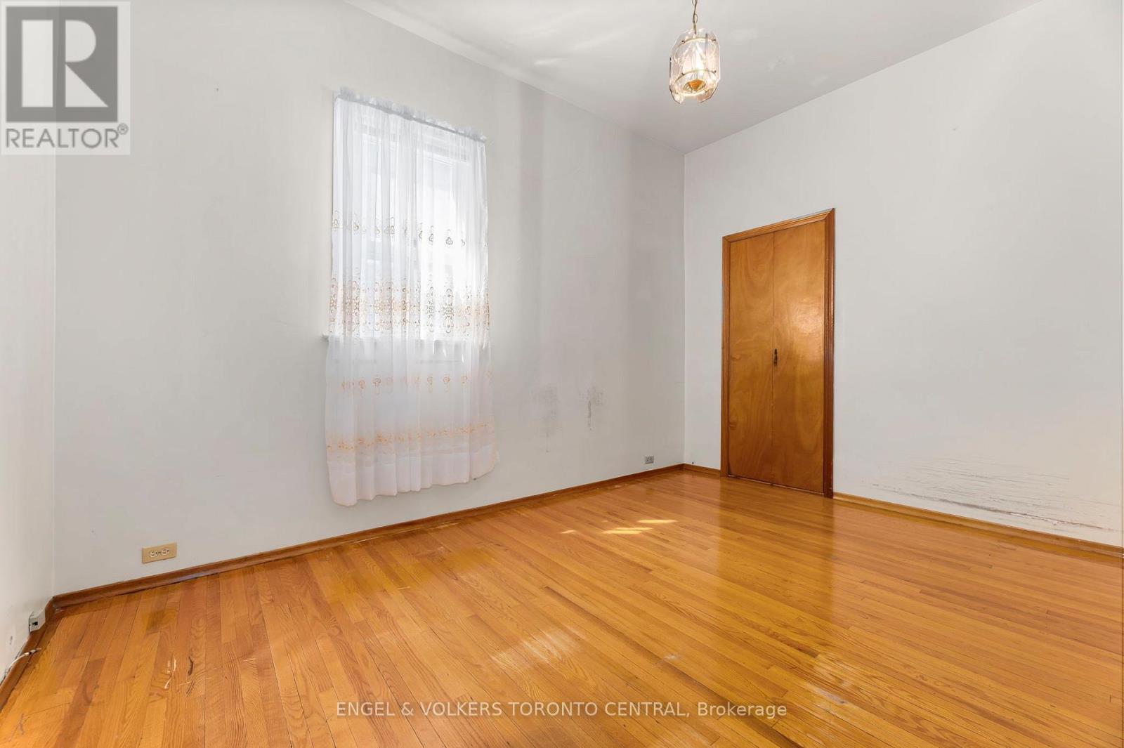 8 Brookfield Street, Toronto (Trinity-Bellwoods), Ontario  M6J 3A9 - Photo 8 - C12383650