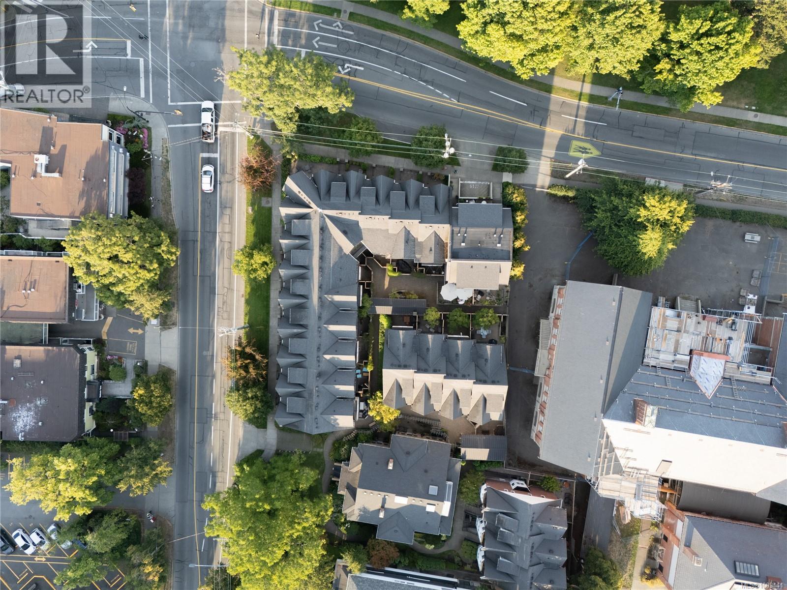 17 675 Superior St, Victoria, British Columbia  V8V 1V1 - Photo 27 - 1009441