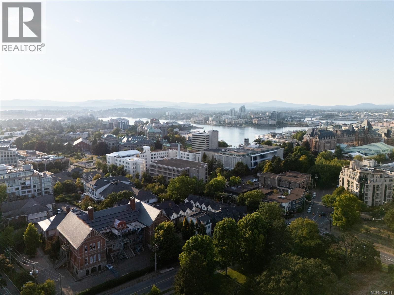 17 675 Superior St, Victoria, British Columbia  V8V 1V1 - Photo 28 - 1009441
