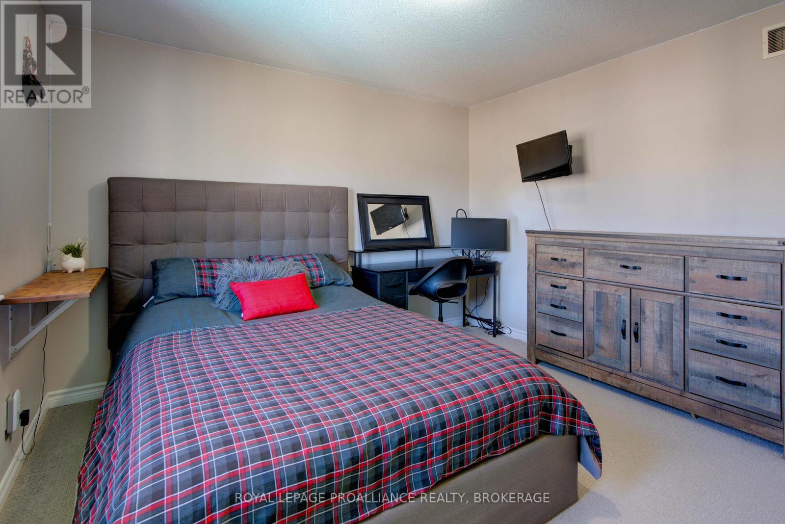496 Cheryl Place, Kingston, Ontario  K7K 0B2 - Photo 33 - X12384337