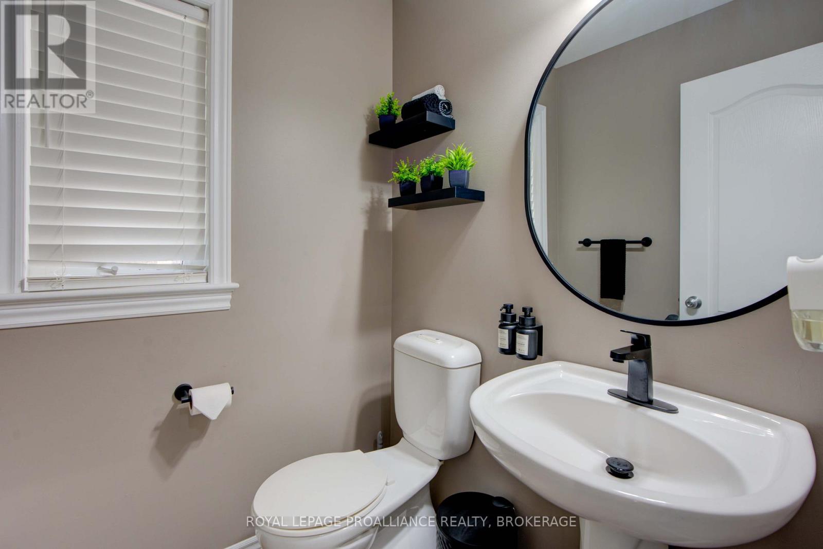 496 Cheryl Place, Kingston, Ontario  K7K 0B2 - Photo 6 - X12384337