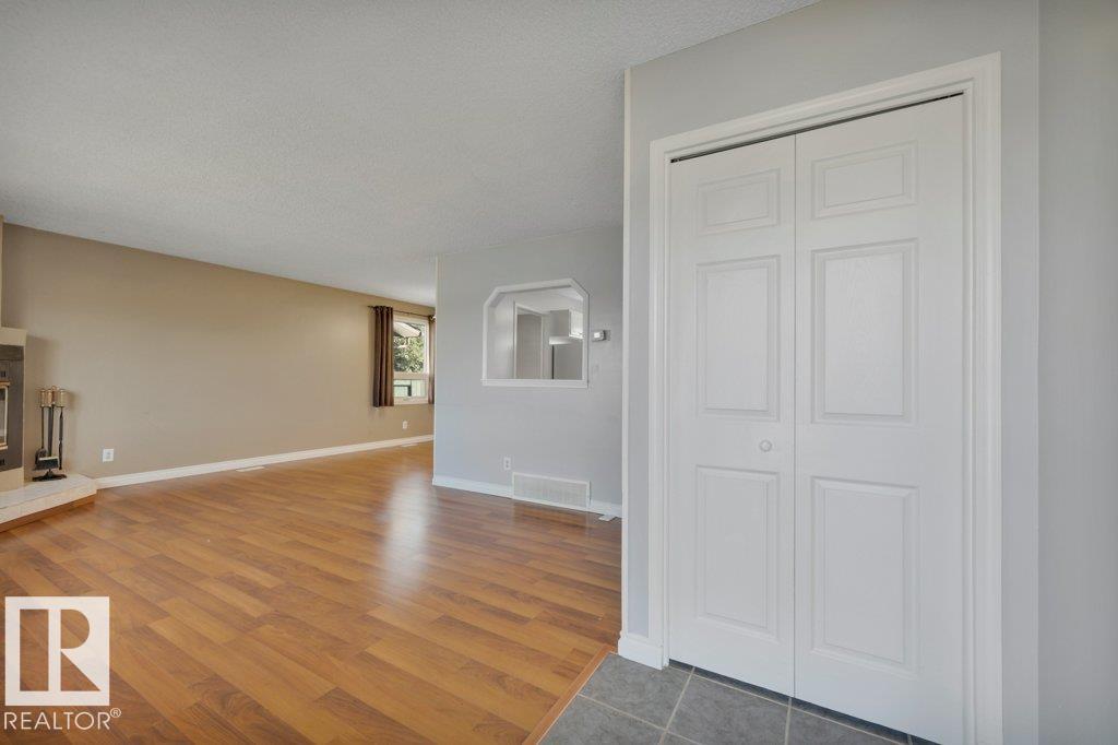 904 Knottwood S Nw, Edmonton, Alberta  T6K 3C3 - Photo 6 - E4456460