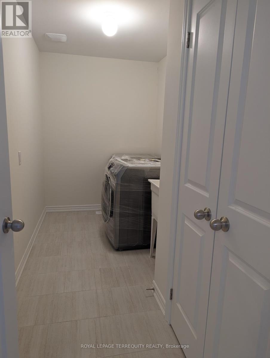 1125 Marathon Avenue, Pickering, Ontario  L1X 0L7 - Photo 13 - E12385566