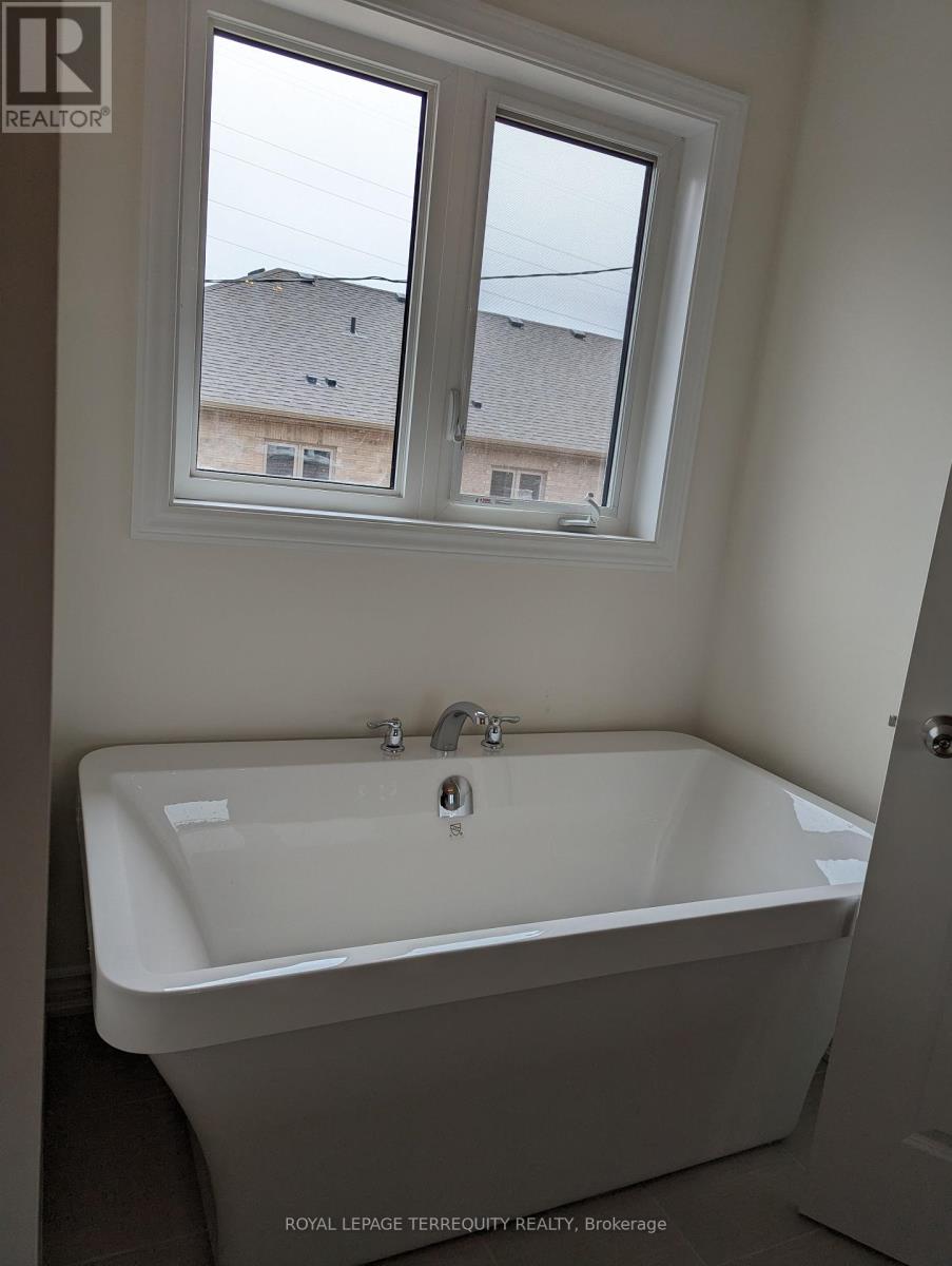 1125 Marathon Avenue, Pickering, Ontario  L1X 0L7 - Photo 19 - E12385566