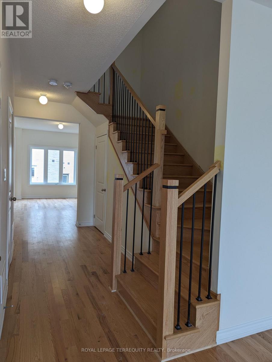 1125 Marathon Avenue, Pickering, Ontario  L1X 0L7 - Photo 3 - E12385566