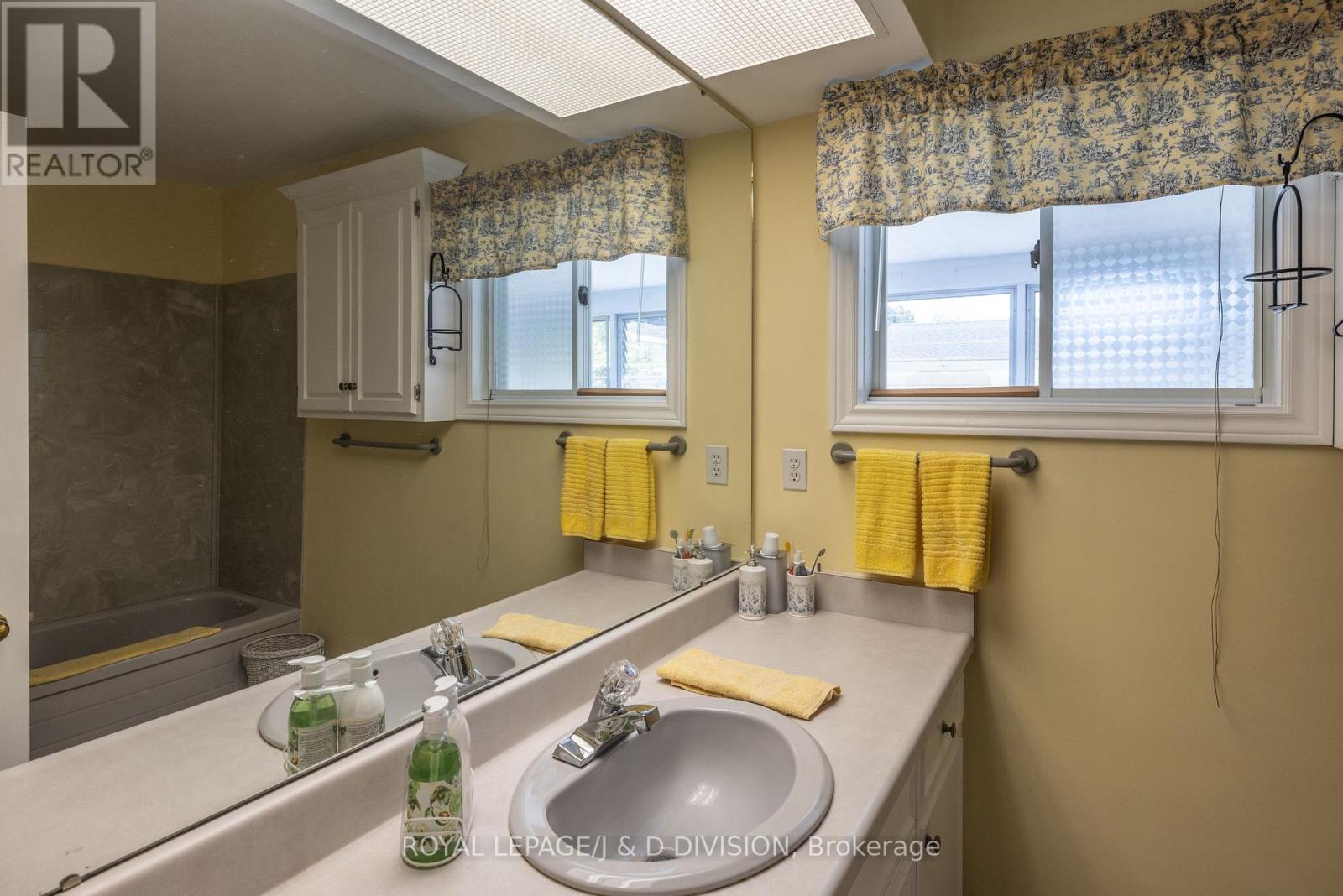 478 Johnson Street, Niagara-On-The-Lake, Ontario  L0S 1J0 - Photo 24 - X12385133