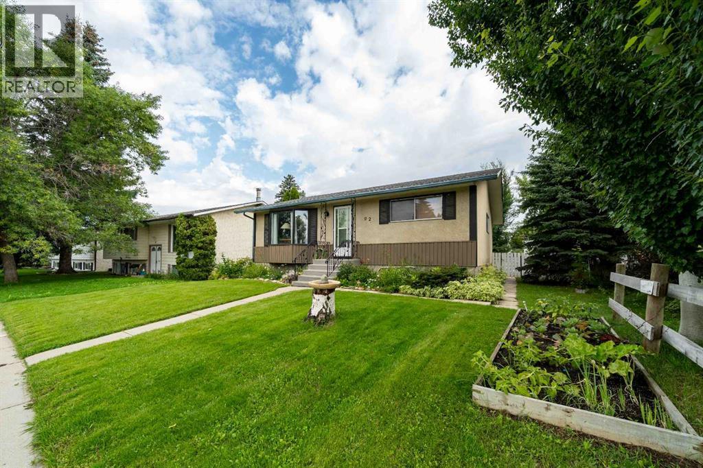 Property at 92 Greenbrook Drive E image 2