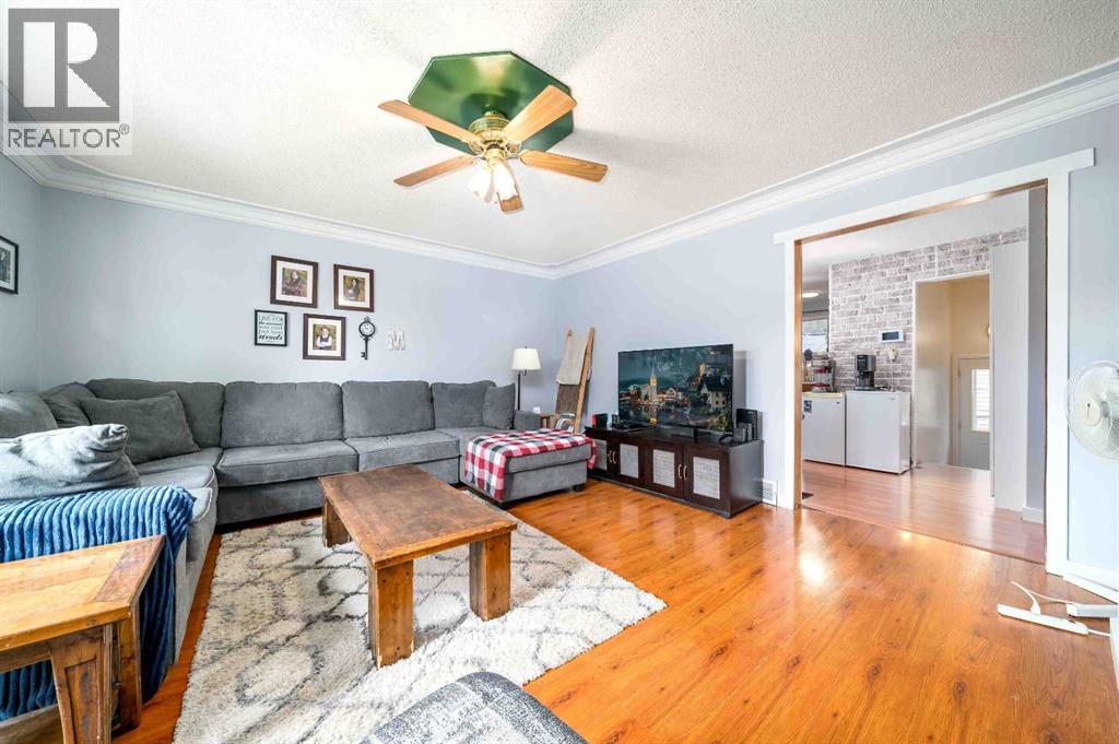 Property at 92 Greenbrook Drive E image 4