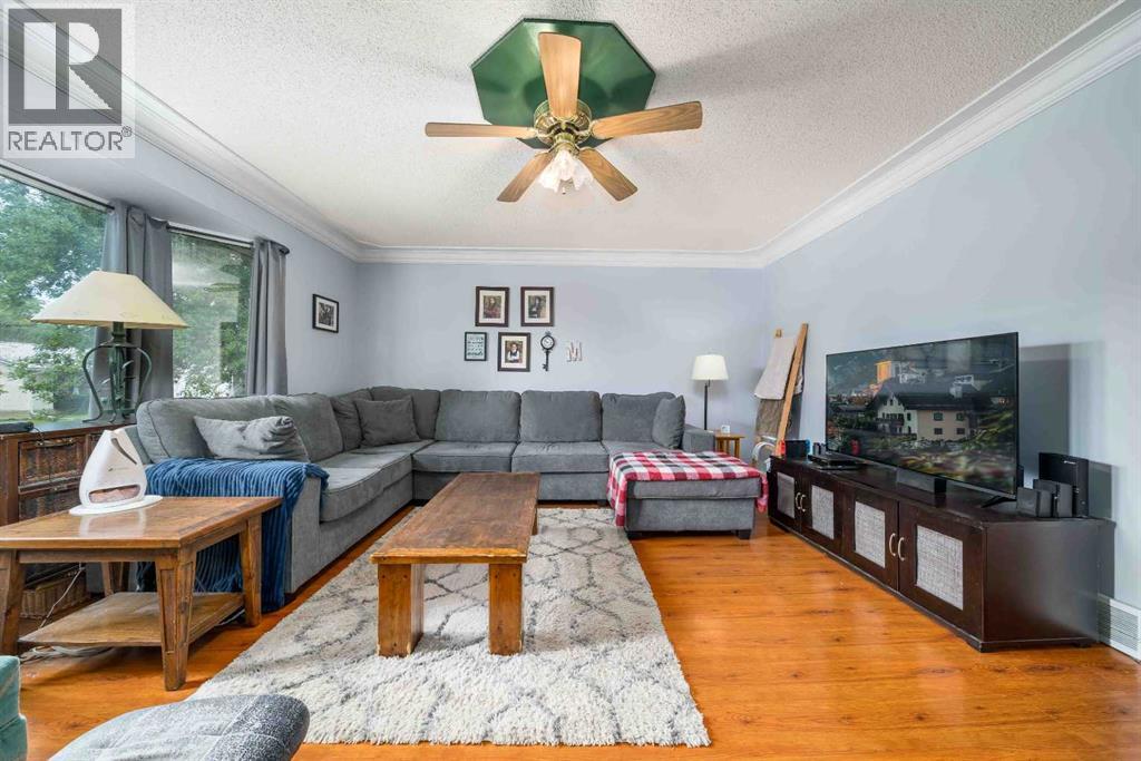 Property at 92 Greenbrook Drive E image 3
