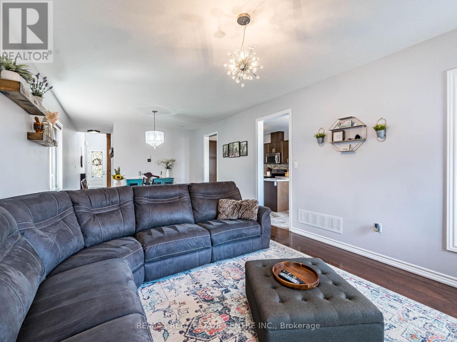 4 Morrison Avenue, New Tecumseth (Alliston), Ontario  L9R 0H4 - Photo 9 - N12385545