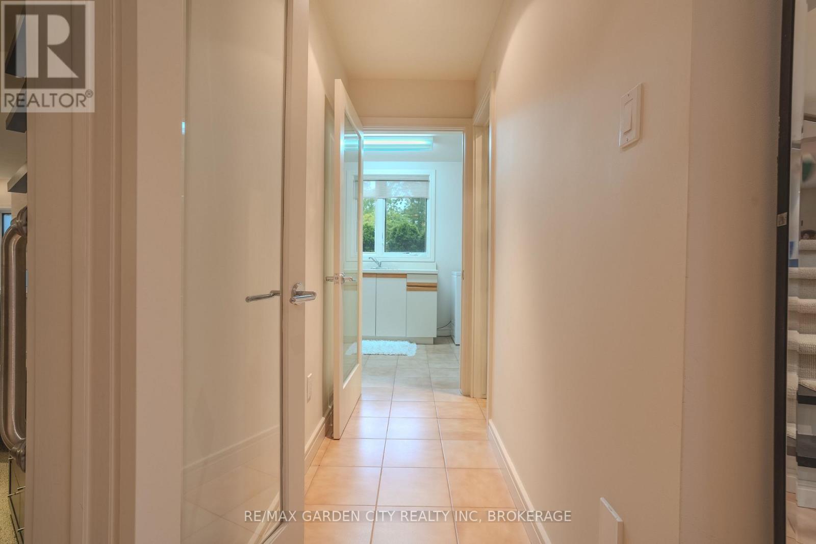 86 Tremont Drive, St. Catharines, Ontario  L2R 3B2 - Photo 15 - X12385605