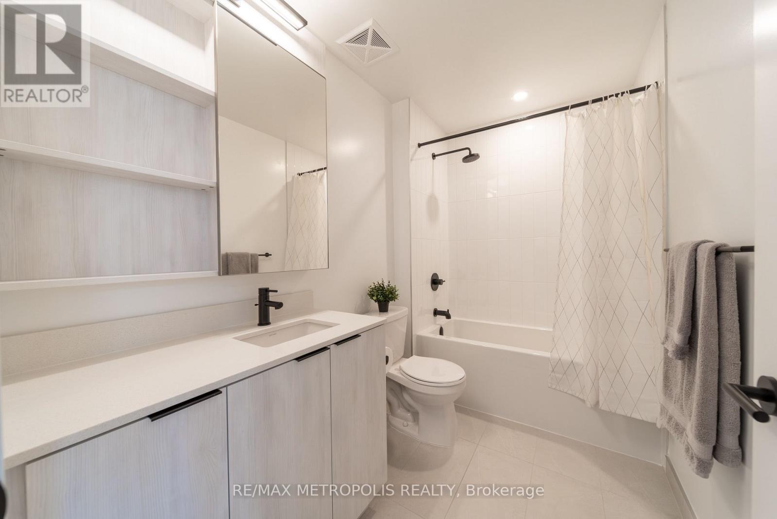 807 - 2495 Eglinton Avenue W, Mississauga, Ontario  L5M 2T2 - Photo 12 - W12382109