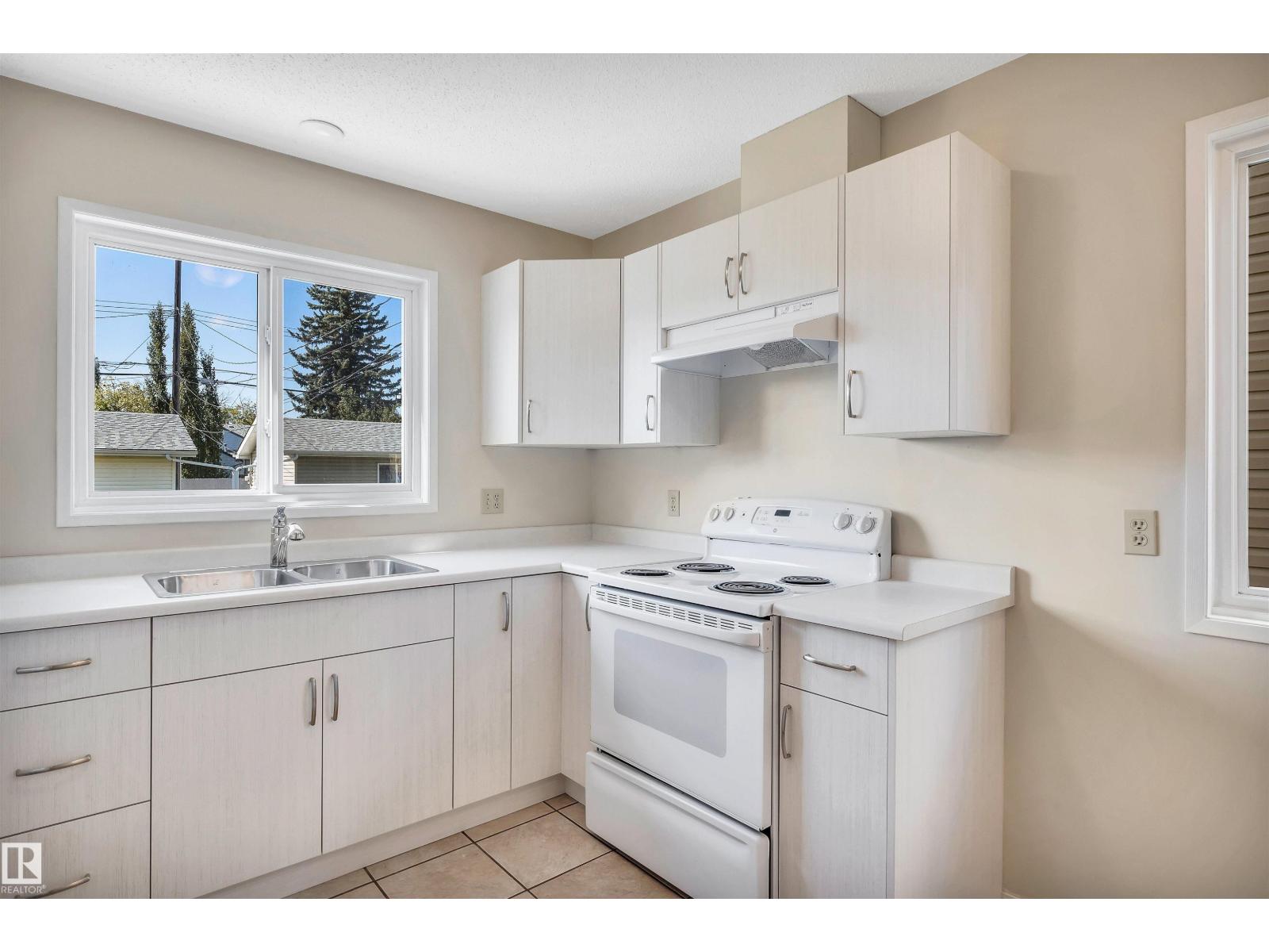 10228 152 St Nw, Edmonton, Alberta  T5P 1Y2 - Photo 12 - E4456467