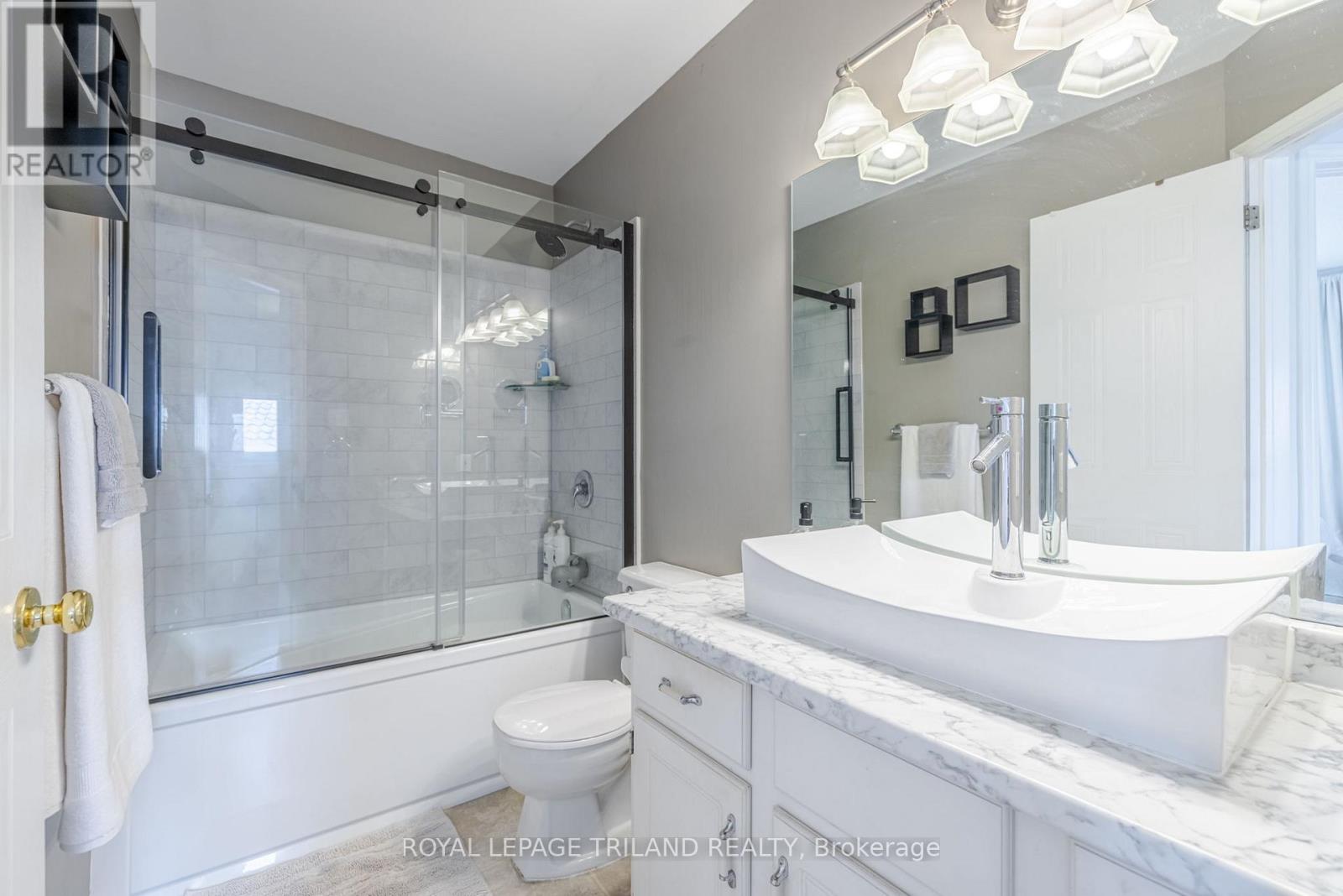 147 Gerald Crescent, London South, Ontario  N5Z 5A3 - Photo 18 - X12378467