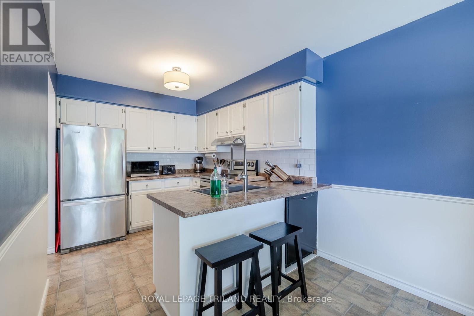 147 Gerald Crescent, London South, Ontario  N5Z 5A3 - Photo 7 - X12378467