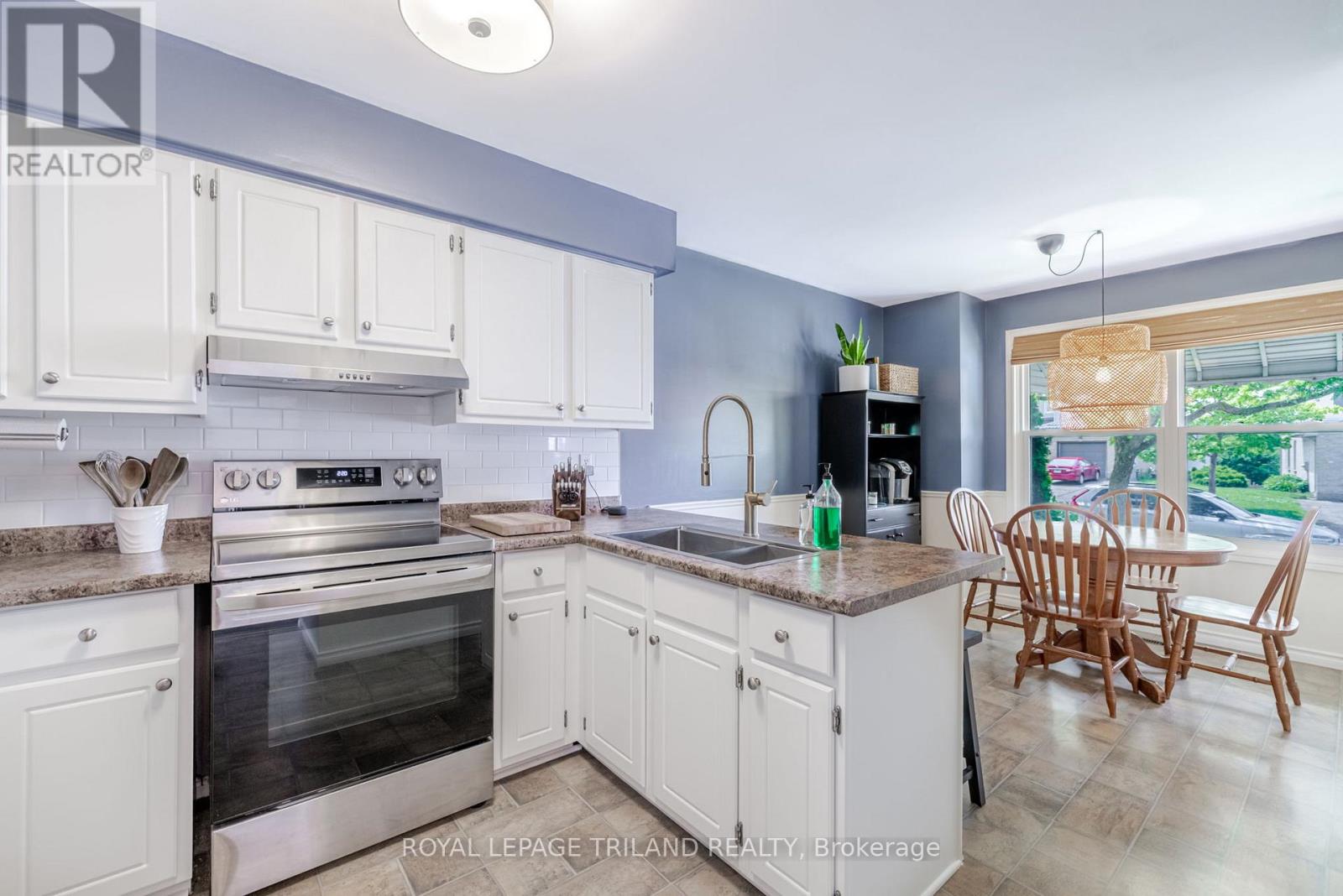 147 Gerald Crescent, London South, Ontario  N5Z 5A3 - Photo 6 - X12378467
