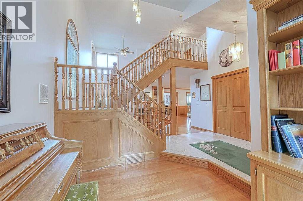 115 Strathaven Circle Sw, Calgary, Alberta  T3H 2K8 - Photo 6 - A2244657