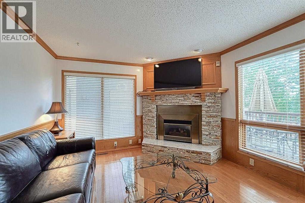 115 Strathaven Circle Sw, Calgary, Alberta  T3H 2K8 - Photo 13 - A2244657