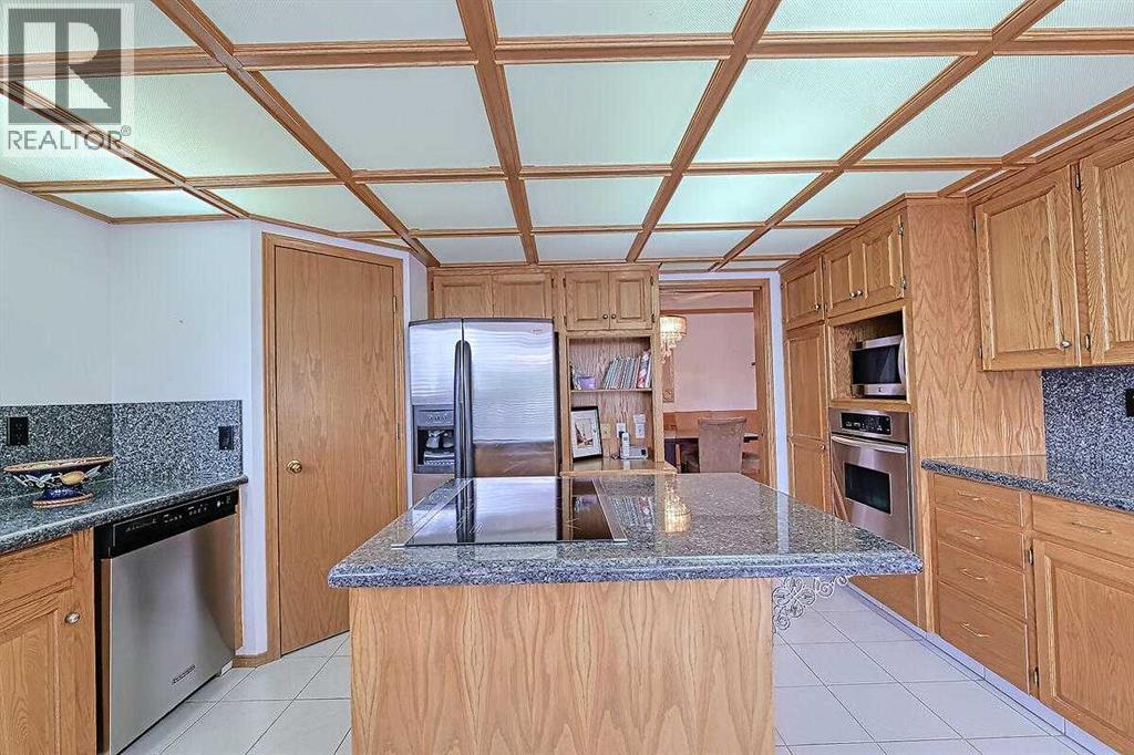 115 Strathaven Circle Sw, Calgary, Alberta  T3H 2K8 - Photo 18 - A2244657