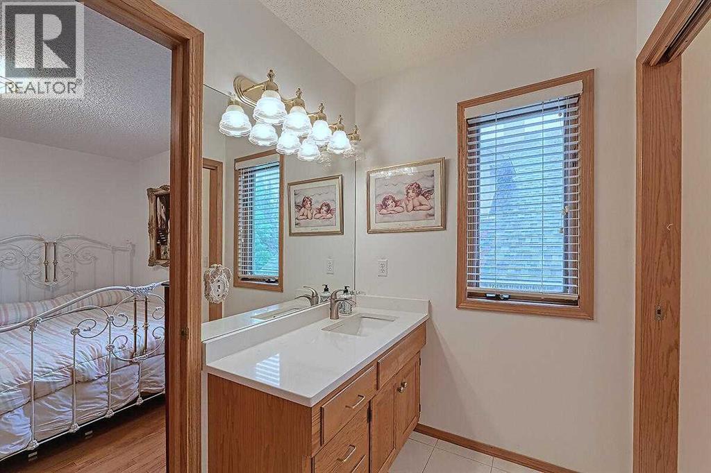 115 Strathaven Circle Sw, Calgary, Alberta  T3H 2K8 - Photo 28 - A2244657