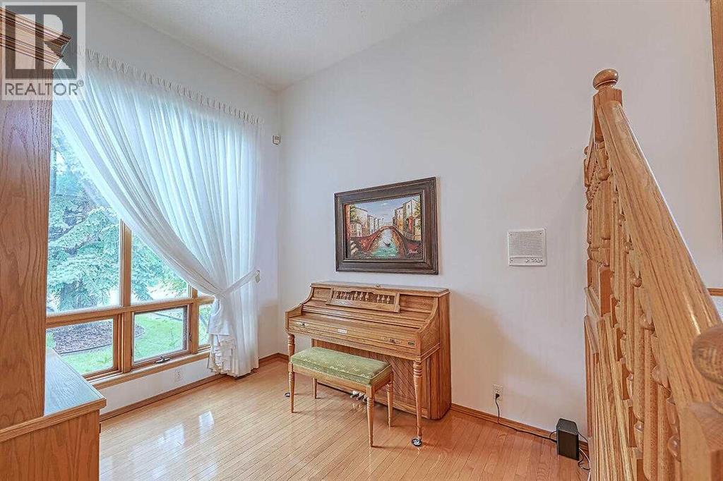 Property at 115 Strathaven Circle SW image 4