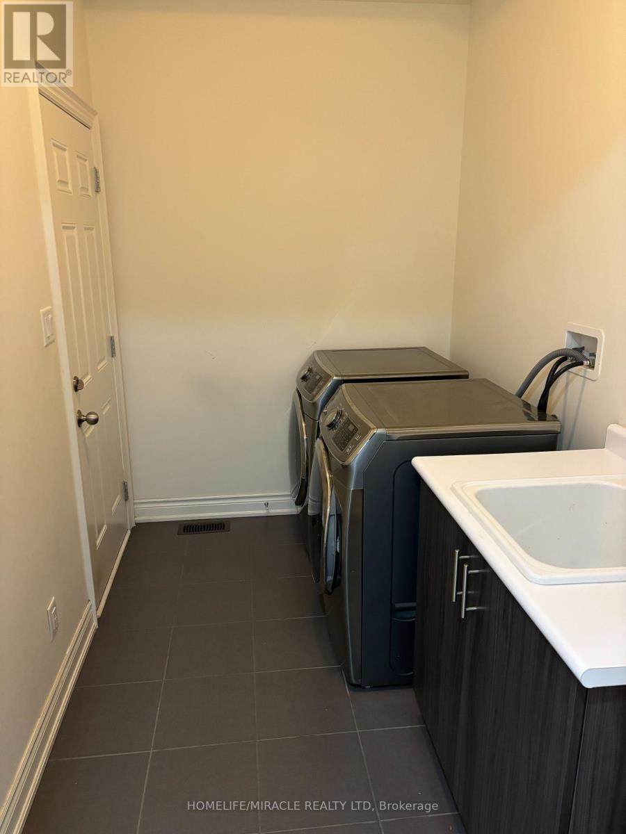 Main - 12 Gruenwald Gate, Brampton, Ontario  L6Y 0C3 - Photo 10 - W12385581